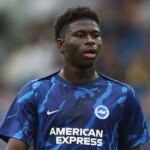 Carlos Baleba z Brightonu & Hove Albion počas zápasu Premier League medzi Brighton & Hove Albion a Tottenham Hotspur na Amex Stadium 20. septembra 2025 v anglickom Brightone.