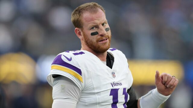 Carson Wentz z Vikingov zaútočil na IR Carson Wentz z Vikingov zaútočil na IR