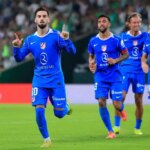 Celebrita Atlética Madrid sa prihlásila s barcelonským súperom do špeciálneho 2-členného klubu počas zápasu Genuine Betis