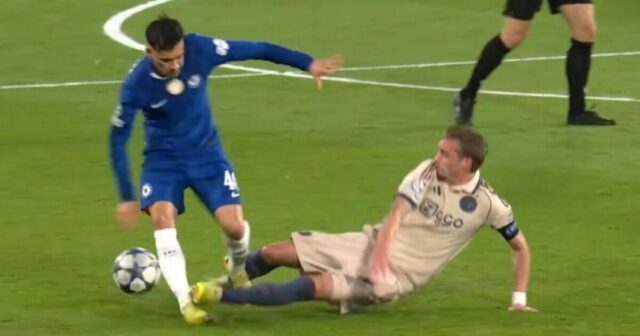 Celebrita Chelsea trpí bolesťou, pretože strašidelná dohoda urobila Ajaxu červenú kartu v organizácii šampiónov|futbal|športové aktivity 

