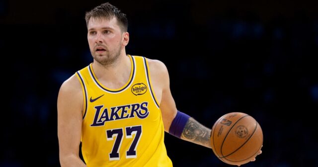 Celebrita Lakers Luka Doncic bola odstavená pre zranenie prsta Celebrita Lakers Luka Doncic bola odstavená pre zranenie prsta