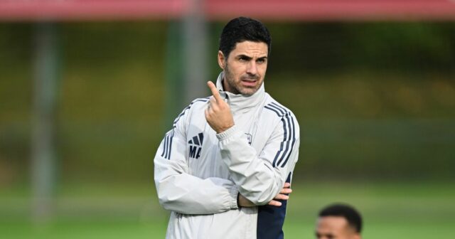 Manažér Arsenalu Mikel Arteta počas tréningu v Sobha Realty Training Center 20. októbra 2025 v London Colney, Anglicko