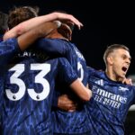Leandro Trossard vyslal drzý odkaz smerom k Garymu Nevillovi po tom, čo strelil víťazný gól Arsenalu proti Fulhamu.