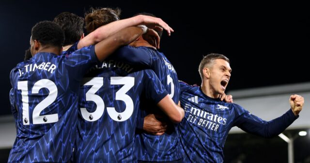 Leandro Trossard vyslal drzý odkaz smerom k Garymu Nevillovi po tom, čo strelil víťazný gól Arsenalu proti Fulhamu.
