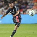 Celebrita zo San Diega 'Chucky' Lozano odpočíva na úvodnom zápase play-off proti Timbers