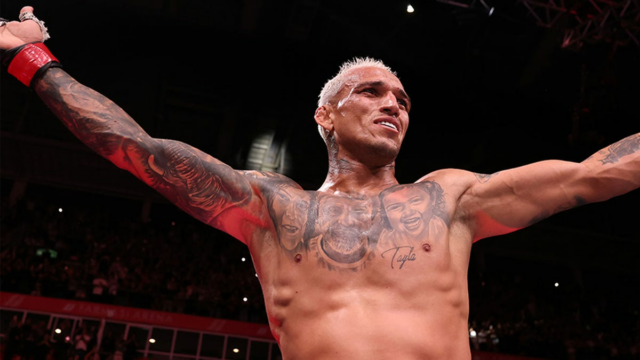 Charles Oliveira prispieva k hlúpym dokumentom 

