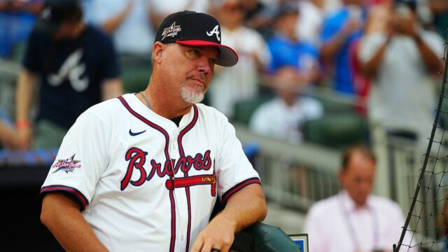 Chipper Jones chráni Braves Tale Bobby Cox Amidst Brian Snitker Argument 

