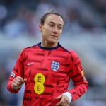 Chloe Kelly, Lucy Bronze zavolala v prvom anglickom tíme, pretože euros