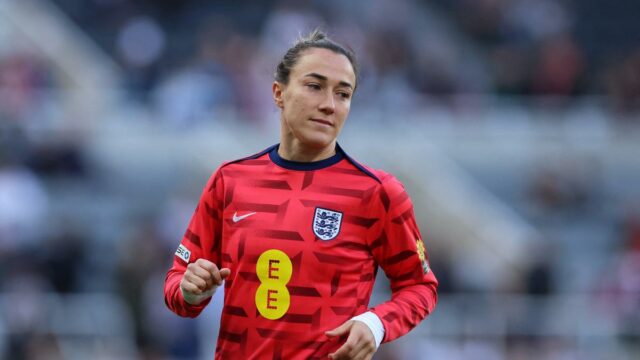 Chloe Kelly, Lucy Bronze zavolala v prvom anglickom tíme, pretože euros 

