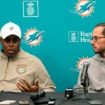 Chris Grier ako generálny riaditeľ Dolphins; Mike McDaniel dokončí sezónu
