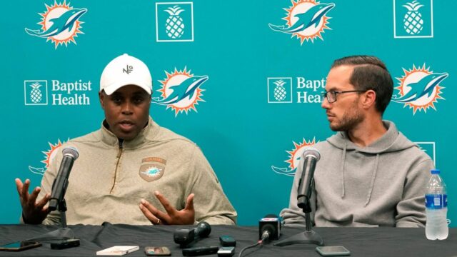 Chris Grier ako generálny riaditeľ Dolphins; Mike McDaniel dokončí sezónu Chris Grier ako generálny riaditeľ Dolphins; Mike McDaniel dokončí sezónu
