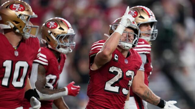 Christian McCaffrey vybuchne v 49ers' sokoloch 

