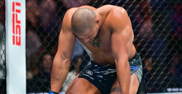 Ciryl Gane na UFC 321 reaguje na neporiadok s vypichovaním Ciryl Gane na UFC 321 reaguje na neporiadok s vypichovaním očí proti Tomovi Aspinallovi: „Toto je športová aktivita“