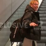 Frustrovaný Clayton Oliver povedal reportérovi Channel Seven, aby „f *** vypnuté“, keď sa k nemu vysielateľ priblížil na letisku, aby sa ho opýtal na jeho zmluvnú situáciu