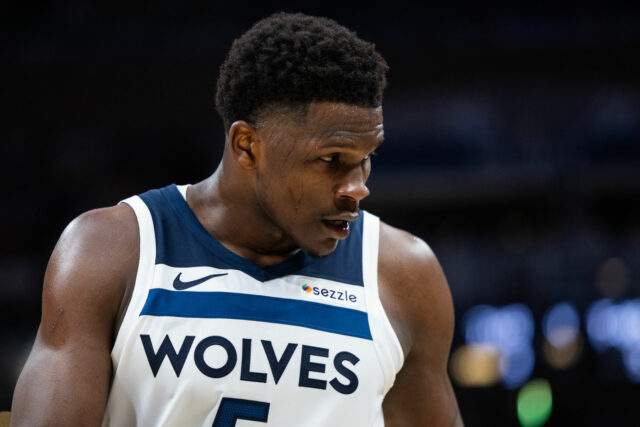 Čo sa stalo Anthonymu Edwardsovi? Odhlásenie celebrity Timberwolves Mid-Game Leave logo pochodového šialenstva