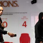 Virgil van Dijk (vľavo) a Mohamed Salah sa postarali o prehru Liverpoolu v Carabao Cupe s Crystal Palace