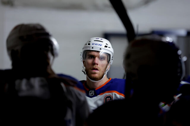 Connor McDavid sa dozvedel o Matthewovi Schaeferovi ešte pred Oilers vs Islanders 

