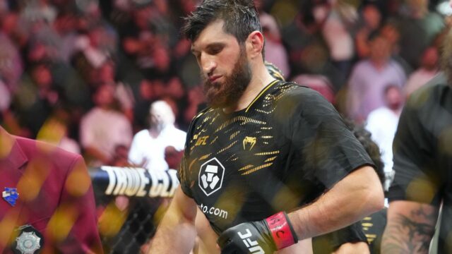 Daniel Cormier verí, že Magomed Ankalaev odrazí zo straty UFC 320 

