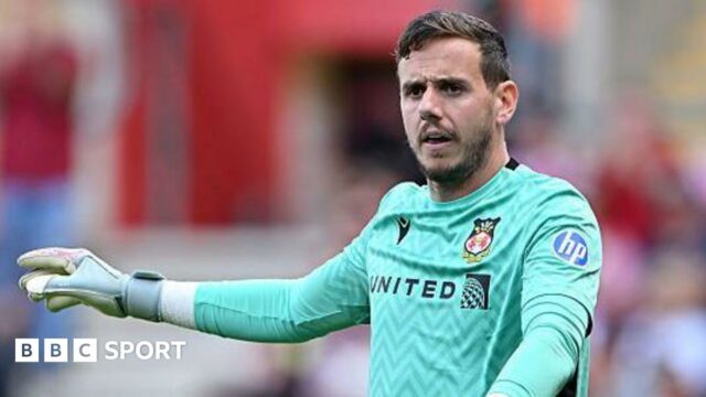 Danny Ward in action for Wrexham
