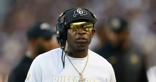 Deion Sanders pri futbalovej technike Colorado 16 hodín po chirurgickom zákroku 

