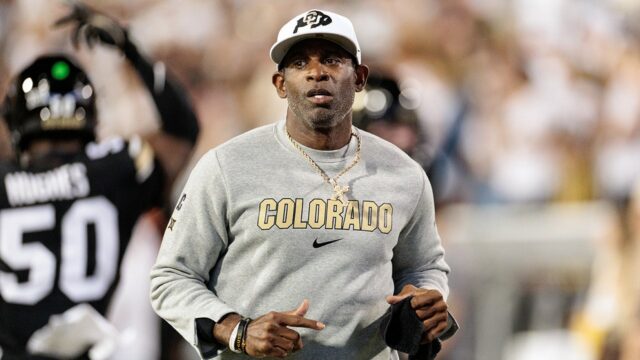 Deion Sanders stanovený pre embóliu chirurgické ošetrenie, oči sa rýchlo vrátia k mentorstvu 

