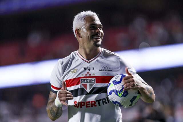 �� Ten-Man Sao Paulo porazil Fortaleza, End Long Winless Run