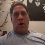 Kontroverzný bývalý hráč MLB John Rocker, ktorý sa kedysi pustil do rasistickej a homofóbnej tirády proti New Yorku, zostrelil vedúceho kandidáta v súboji o primátora mesta.