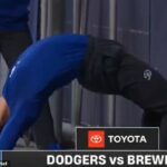 Dodgersová hviezda Yoshinobu Yamamoto vykonala v pondelok večer zaujímavé zahrievanie