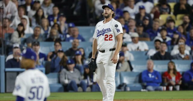 Dodgers 'Clayton Kershaw sa pokúša umiestniť videohru 3 utrpenie za sebou 

