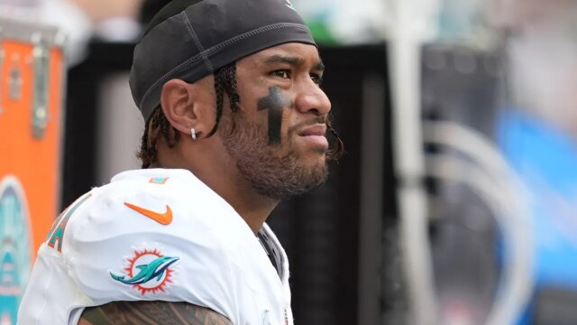 Dolphins 'Tua Tagovailoa umiestňuje kolegov na oznámenie 

