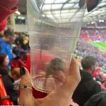 V sobotu bol fanúšik Sunderlandu zdesený, keď v sobotu v Old Trafford našiel potkan