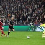 Hugo Ekitike (vľavo) ukázal, prečo musí nastúpiť vpredu za Liverpool ďalším gólom
