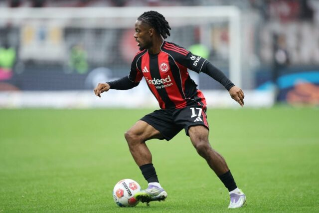 Eintracht Frankfurt 'prerušenie pretrvávania' s Elye Wahi 

