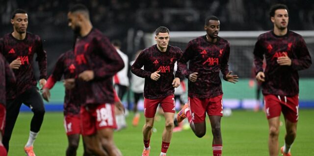 Eintracht Frankfurt vs Liverpool - Organizácia šampiónov: Živé hodnotenie, skupinové informácie a aktualizácie, keďže Mohamed Salah odišiel po páde po zlyhaní s Arne Portom, ktorý začína Alexander Isak, Hugo Ekitike a Florian Wirtz 

