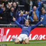 Jack Grealish strelil svoj prvý gól Premier League pre Evertona, aby neskoro omráčila Crystal Palace