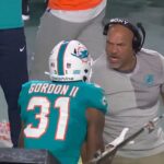 Medzi asistentom Dolphins Ericom Studesvillem a bežiacim späť Olliem Gordonom vzplanula nálada