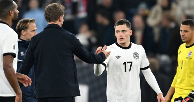 Florian Wirtz Beams ako tímový kolega Liverpool Hugo Ekitike prechádza program | Futbal | Športová aktivita 

