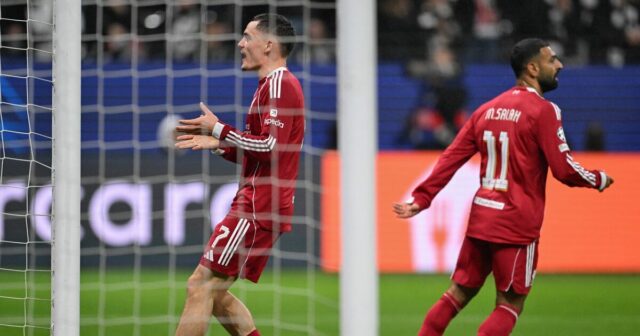 Florian Wirtz dymí na Mohamedovi Salahovi počas Liverpoolu víťazí na Eintrachte Frankfurt|Futbal|Športová aktivita 

