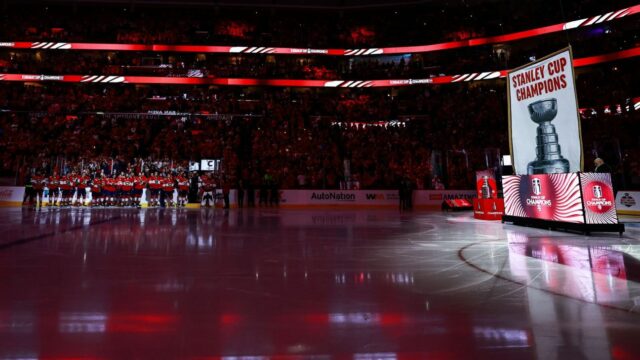 Florida Panthers zdvihne 2. Stanley hrnček pred výhrou 

