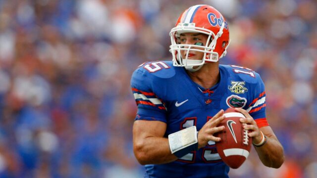 Florida by mala zamestnať Tima Tebowa ako hlavného inštruktora, štáty bývalých celebrít NFL 

