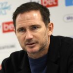 Frank Lampard hovorí počas tlačovej konferencie