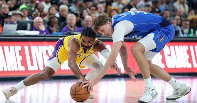 Gabe Vincent je teplý z 3. prehry Lakers v predsezónnej prehre 

