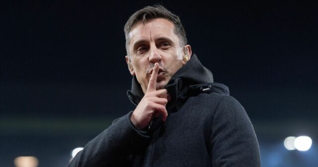 Gary Neville je podvodník a v skutočnosti zradil národ tirádou Gary Neville je podvodník a v skutočnosti zradil národ tirádou s vlajkou Anglicka|Futbal|Športová aktivita