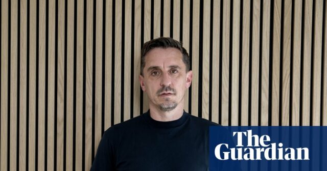 Gary Neville tvrdí, že odstránil vlajku Únie, ktorá bola „využívaná v nepriaznivom štýle“ Manchester 

