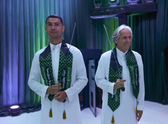 Guy United 'načrtnutie Cristiana Ronaldo Get-together' v odhodlanej citácii na zvýšenie finančných prostriedkov 

