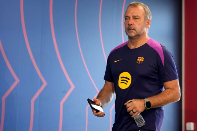 Hansi Flick sa naštvaný 2 barcelonskými hráčmi v strate Sevilla 

