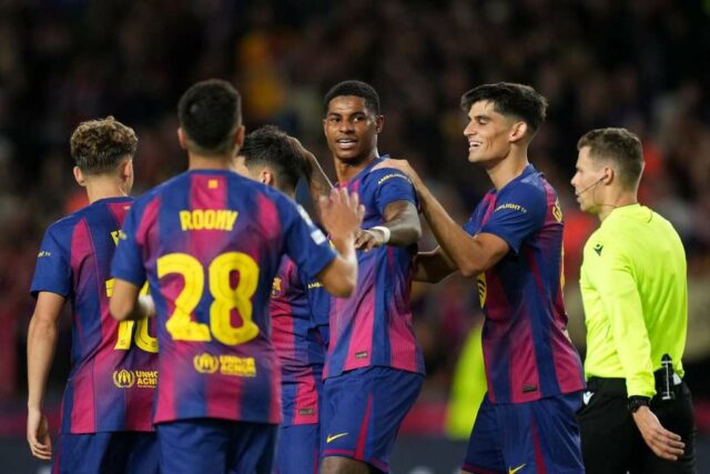 Hansi Flick testuje Barcelonu XI na tréningu pred aktuálnym Madridom Hansi Flick testuje Barcelonu XI na tréningu pred aktuálnym Madridom