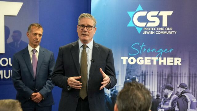 Hlava britského štátu Starmer uviedla, že „nesprávna voľba“ zakázať fanúšikom lightbox-info