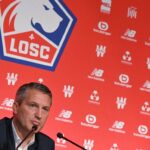 Hlava štátu Lille Olivier Létang odložila jeden oblek