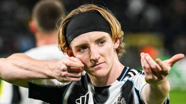 Howe's 'Rough Words' After Collection 'AMESE' Magpies Star, aby „začal 'prepadajúce obdobie 

